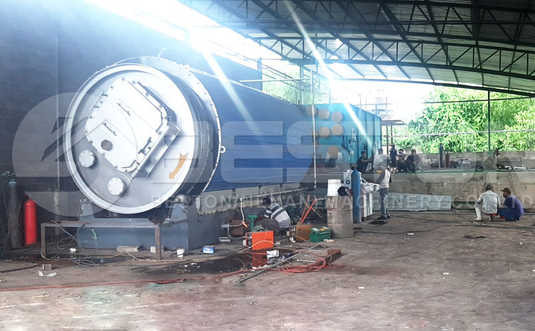 津巴布韋10噸廢舊輪胎煉油現(xiàn)場(chǎng)