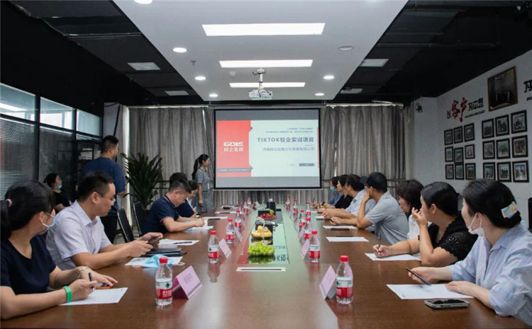 鄭州經(jīng)貿(mào)學院來訪集團公司 深化校企合作